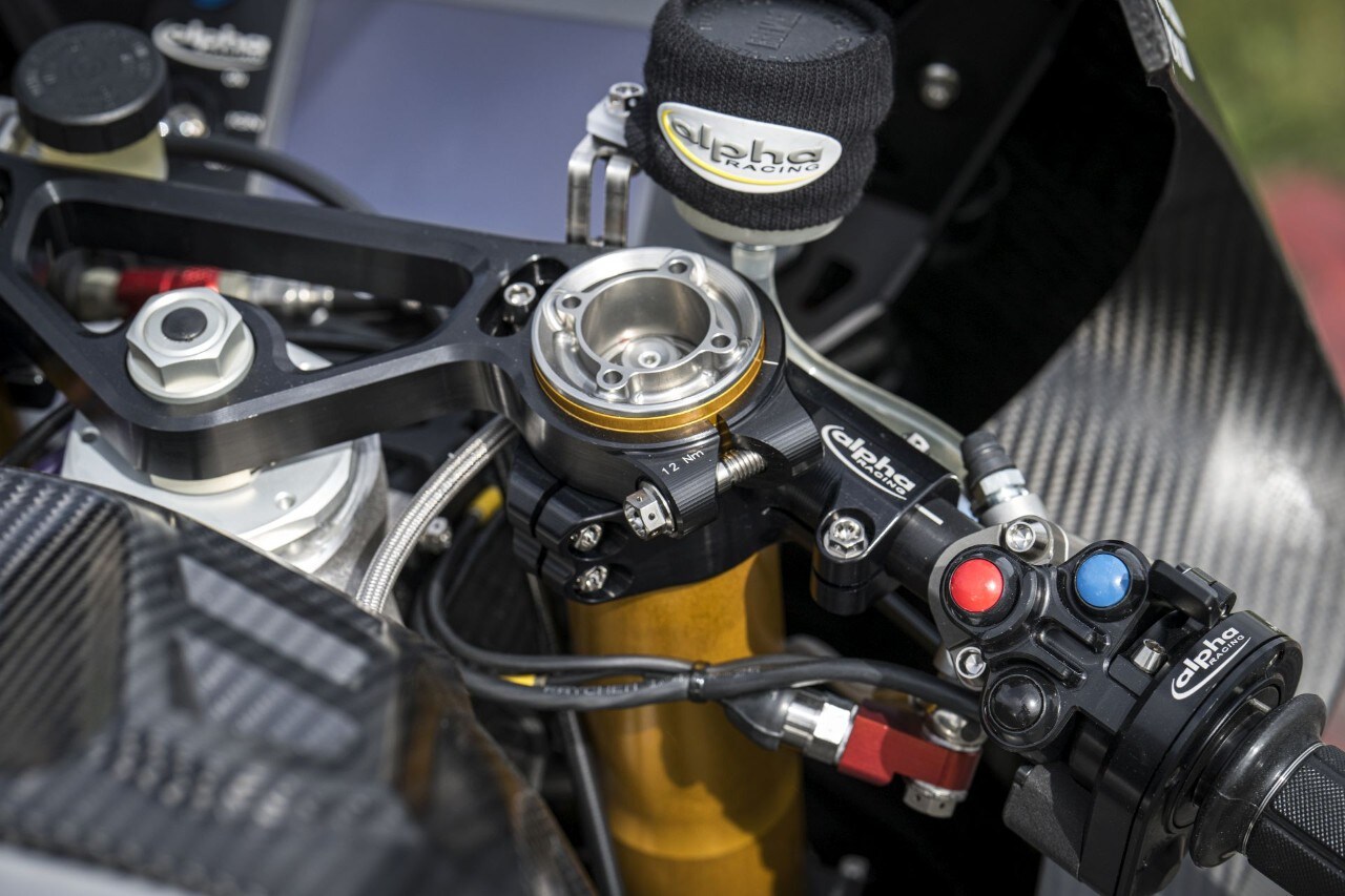 DueruoteTG #238 - Abbiamo guidato in pista la BMW che corre in SBK! 